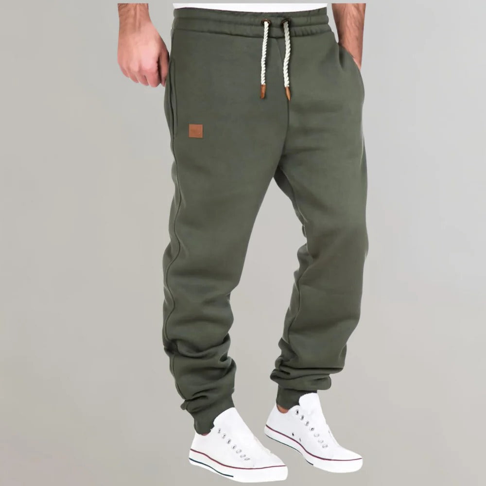 Men's Belro jogging pants in black, made of breathable activewear fabric, with an elastic waistband and side pockets.