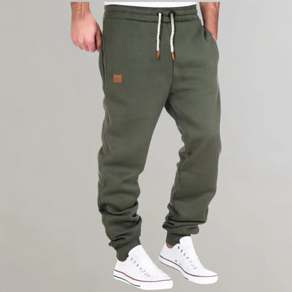 Men's Belro jogging pants in black, made of breathable activewear fabric, with an elastic waistband and side pockets.