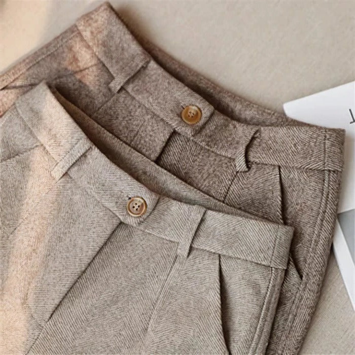 Belro women's fitted pants in elegant style, showcasing a smooth, tailored fit and classic design on a model.