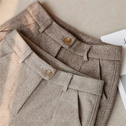 Belro women's fitted pants in elegant style, showcasing a smooth, tailored fit and classic design on a model.