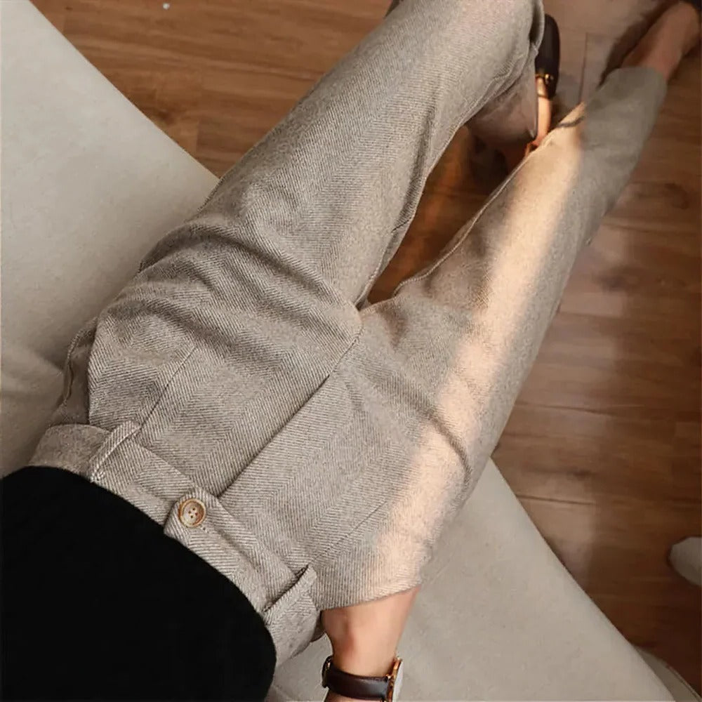 Fitted women's pants by Belro featuring a sleek design, tailored fit, and classic style, suitable for casual or office wear.