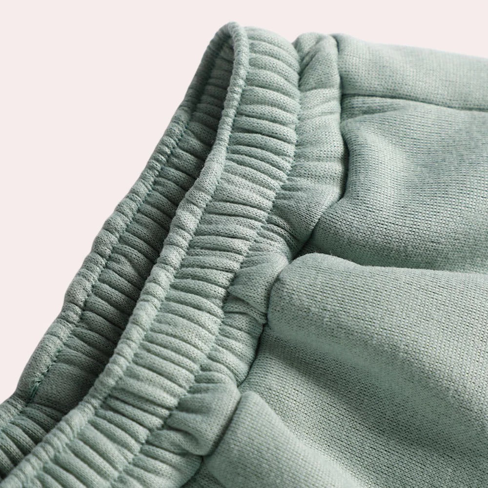 Belro women's two-piece tracksuit in soft sleepwear fabric, featuring a comfortable hoodie and matching pants.