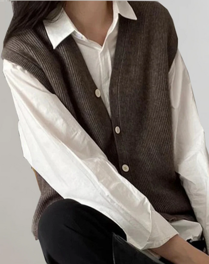 Belro casual knitted waistcoat with button placket, featuring a soft knit fabric and stylish design for everyday wear