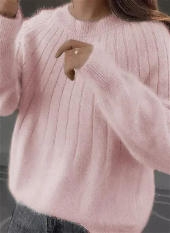 Soft cashmere knitted sweater for women by Belro, featuring a cozy, luxurious design in a relaxed fit.