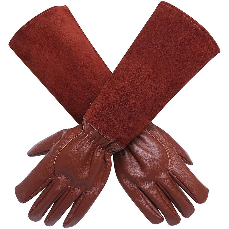 Belro multifunctional garden gloves with textured grip for gardening and cleaning tasks, shown in natural outdoor setting