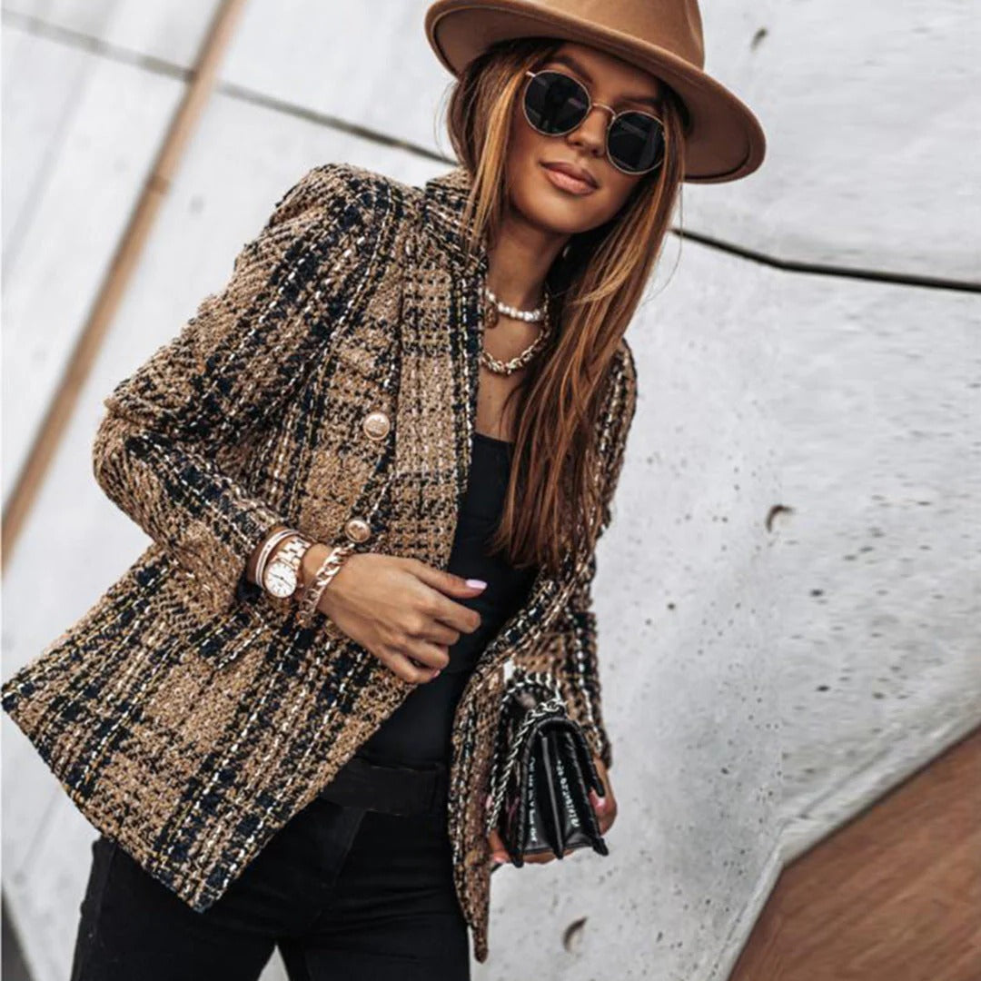 Belro women's elegant blazer, tailored jacket in neutral fabric, stylish and suitable for professional or formal wear.