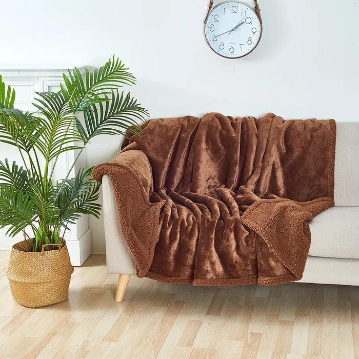 Belro waterproof warm blanket in cozy fabric, ideal for home use, with a soft, thick texture perfect for chilly nights.