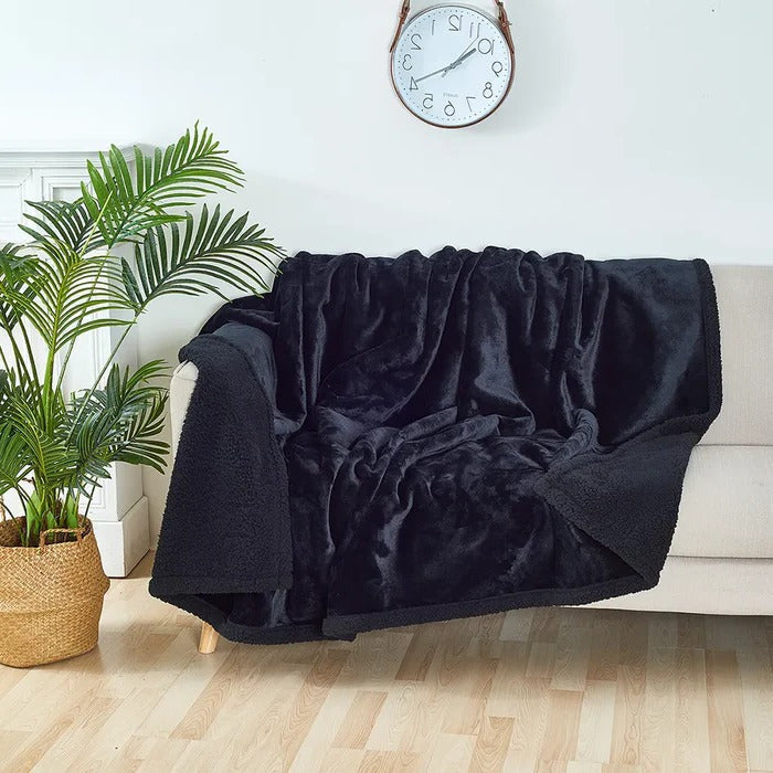 Belro waterproof warm blanket with plush fabric, designed for cozy bedding and outdoor use in home and garden settings.