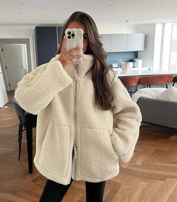 Belro lambswool jacket for women featuring a cozy, stylish design with a soft, textured wool fabric and a classic fit.