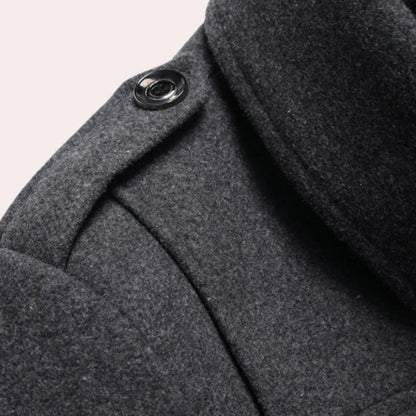 Men's Belro two-piece winter coat with hood, featuring a dark insulated design, suitable for cold weather.