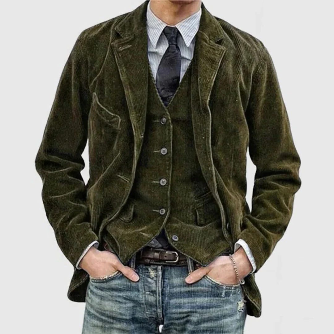 Men’s Belro corduroy jacket in casual vintage style, featuring a classic collar and button closure, shown on a model.