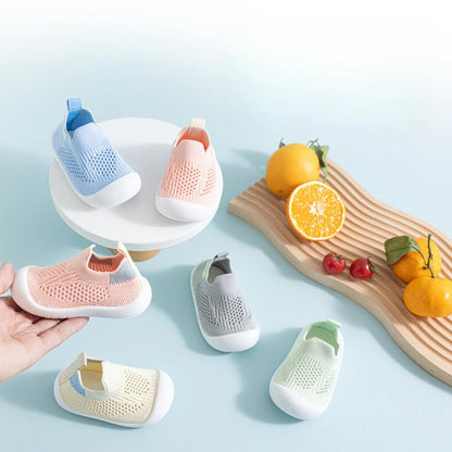 Kids' anti-slip shoe socks by Belro, featuring non-slip grips and soft fabric, designed for safety and comfort during wear.