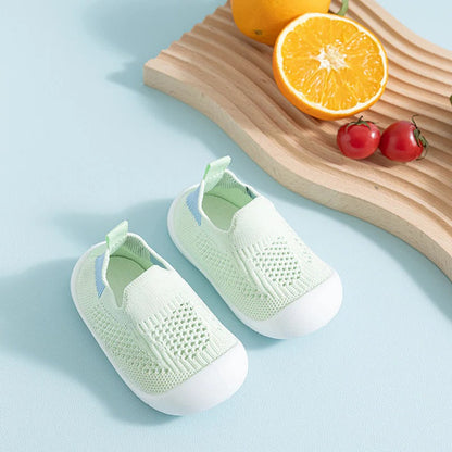 Belro anti-slip shoe socks for kids in bright colors, featuring non-slip soles and soft fabric for comfortable, safe wear.