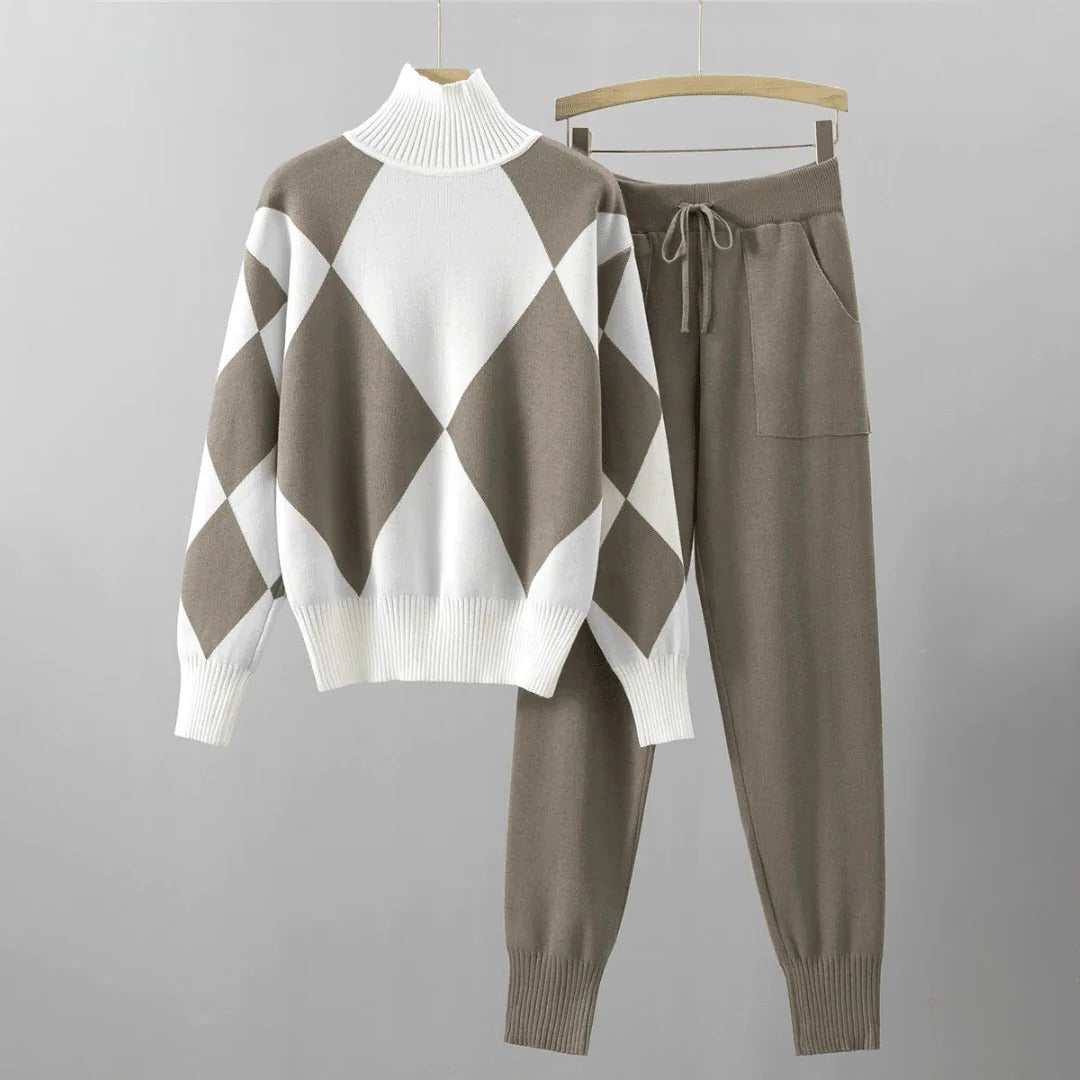 Belro warm sweater and pants set for children, featuring cozy knit fabric and a comfortable fit, perfect for cold weather.