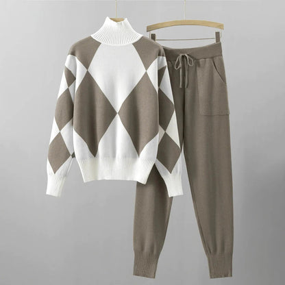 Belro warm sweater and pants set for children, featuring cozy knit fabric and a comfortable fit, perfect for cold weather.