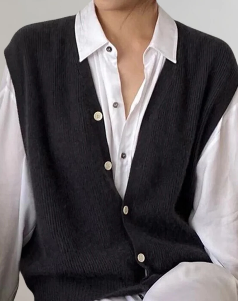 Belro casual knitted waistcoat with button placket, featuring a cozy design and classic style, perfect for layered outfits.