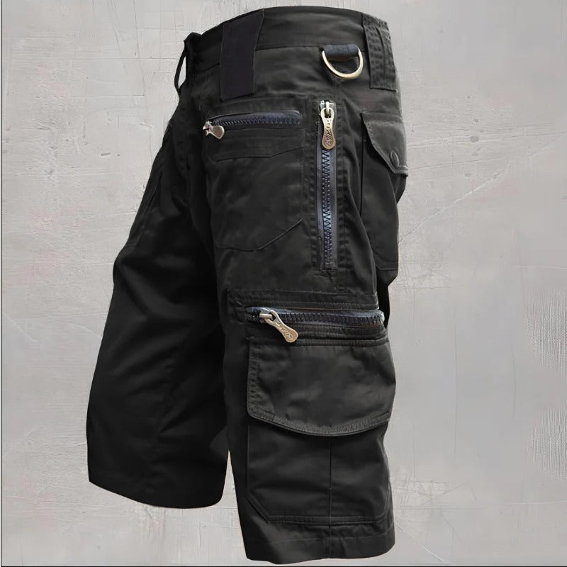 Men's tactical shorts by Belro, featuring durable fabric and multiple pockets, designed for outdoor and tactical activities.