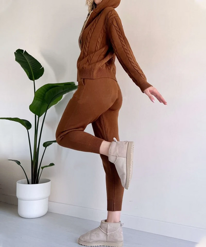 Belro two-piece winter clothing set, featuring a cozy jacket and matching pants for cold weather comfort.
