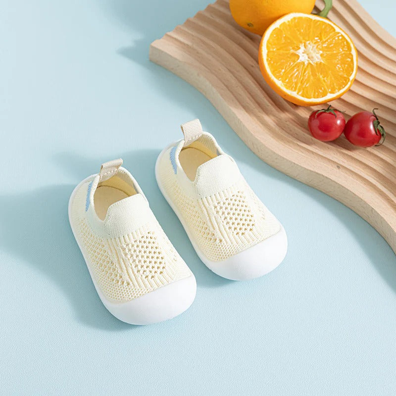 Belro anti-slip kids' shoe socks with grip soles, designed for safety and comfort for children.
