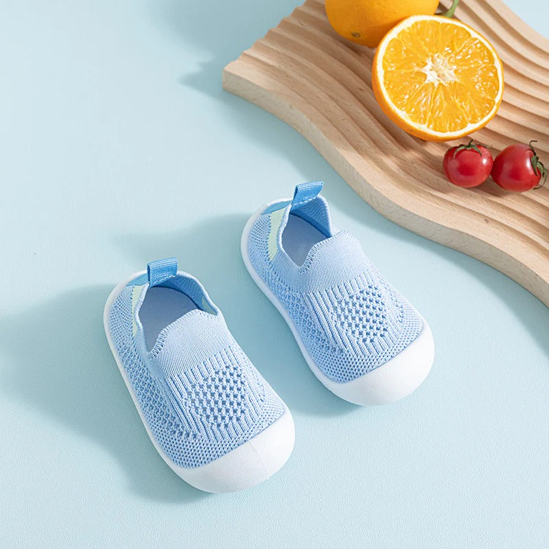 Belro anti-slip kid socks with grip soles, made of soft fabric, designed for safety and comfort for children.