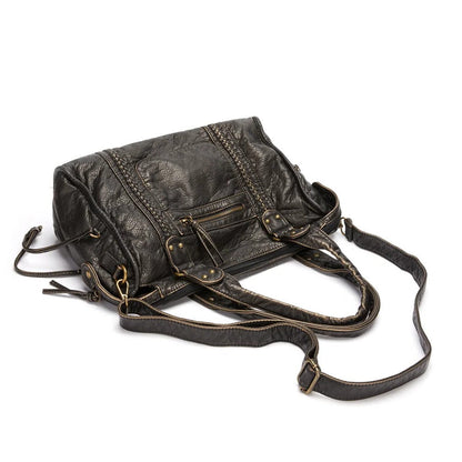 Black Belro handbag for classes, stylish accessory with wallet and card holder features, perfect for everyday use.