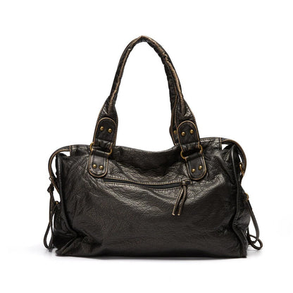 Black Belro handbag for classes, featuring a sleek design with compartments for cards and essentials, perfect for everyday use.
