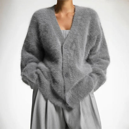 Soft cashmere sweater for women by Belro, featuring a cozy, high-quality knit in a flattering fit.