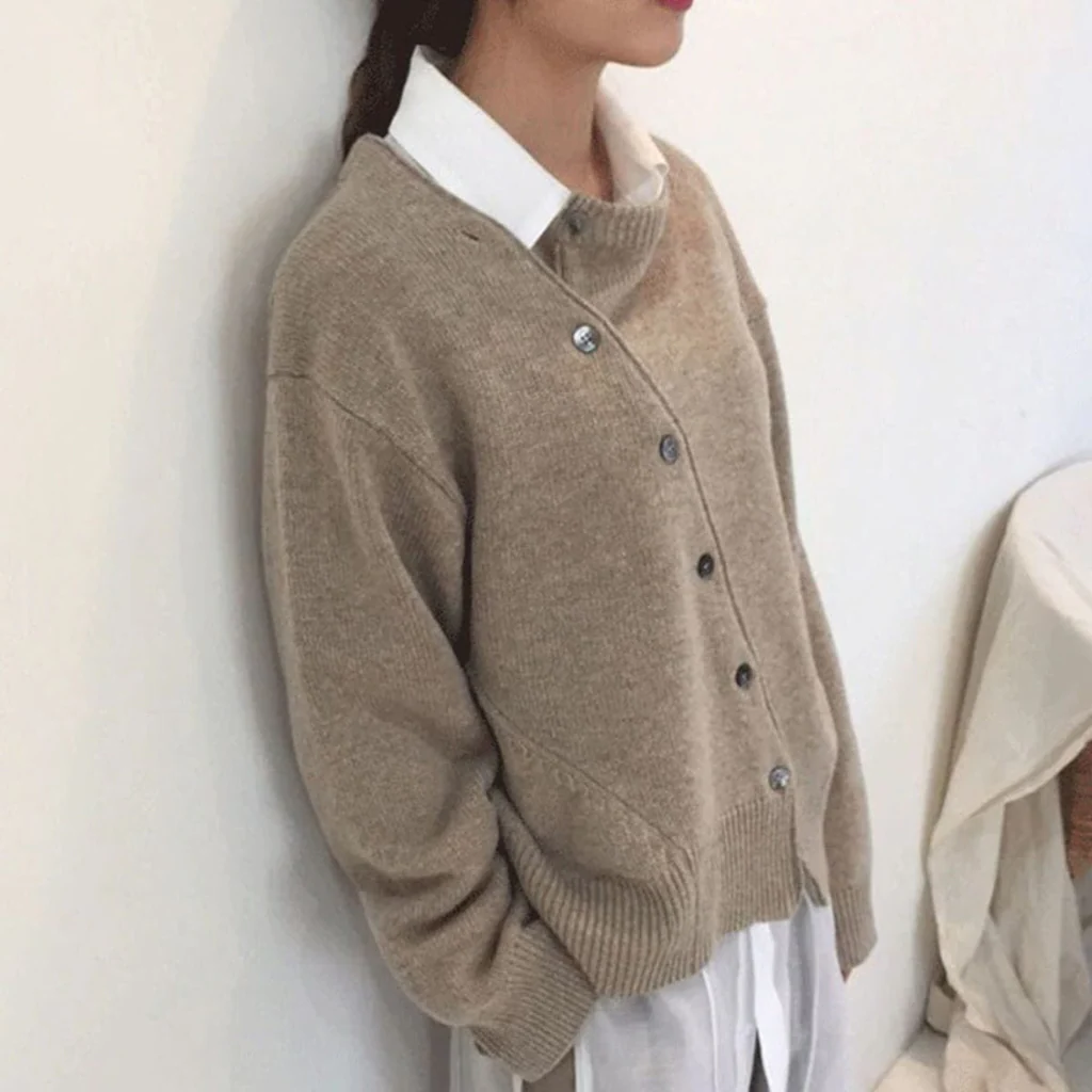 Belro cashmere jacket with button details, stylish automotive-inspired outerwear, featuring soft fabric and decorative button accents.