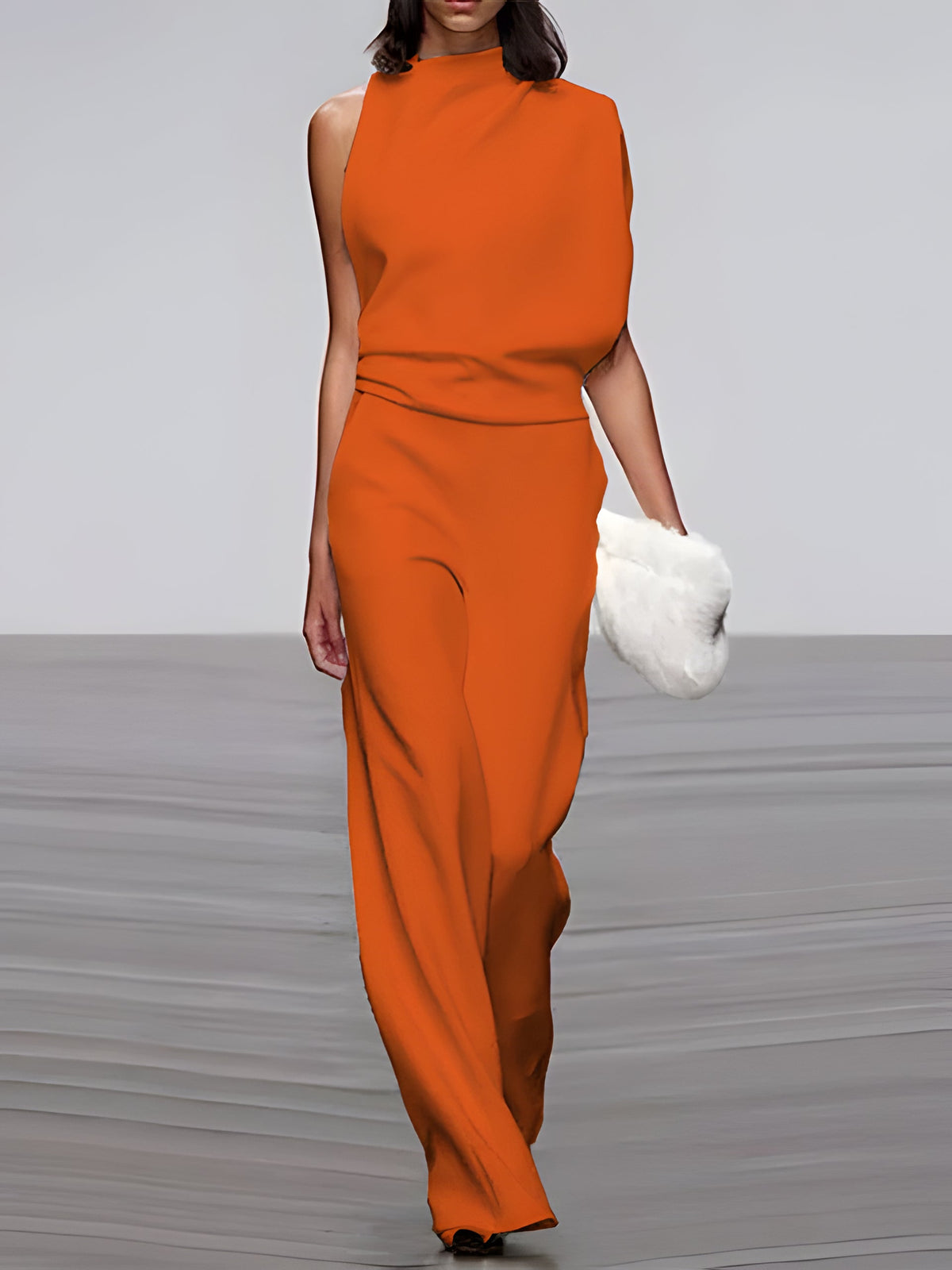 Belro women's sleeveless round-neck jumpsuit with flared legs, stylish clothing with a fitted top and flowing pant legs.