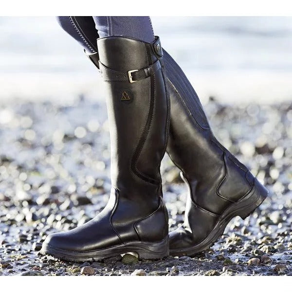 Belro waterproof women's boots featuring a sturdy design, lace-up front, and rugged soles for outdoor wear.