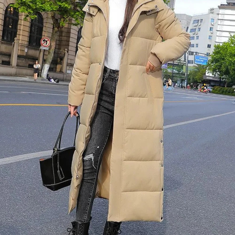 Belro winter jacket for women, long quilted coat with hood and warm insulation, ideal for cold winter weather.