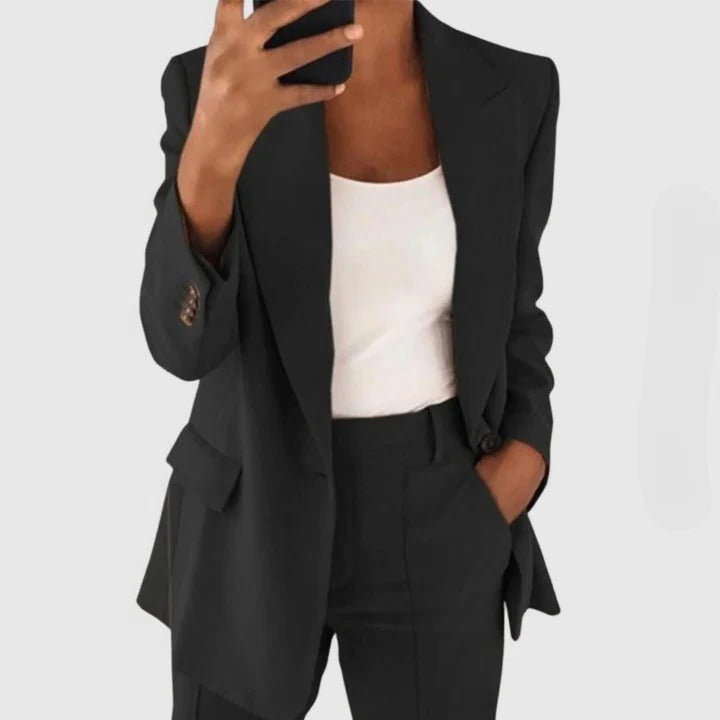 Belro sophisticated blazer set with stylish pants, featuring tailored design and modern fashion details.