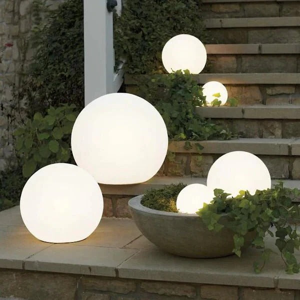 Wireless weatherproof LED globe light in 16 colors, Belro outdoor sphere light for umbrellas and outdoor decor, illuminated in vibrant colors.