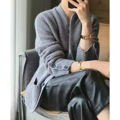 Belro thick wool sweater jacket for cold winter weather, cozy and warm, in a stylish design suitable for winter outdoor wear.
