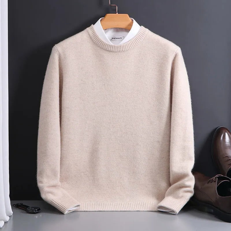 Belro men's soft cashmere sweater, cozy and high-quality, shown in a close-up of the light gray knit fabric.