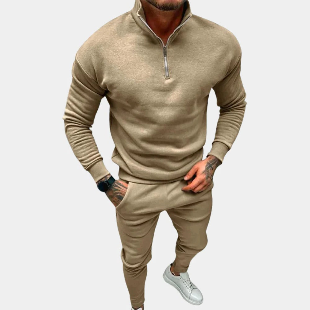 Men's Belro jogging suit with a comfortable jacket and matching pants, suitable for active or casual wear.