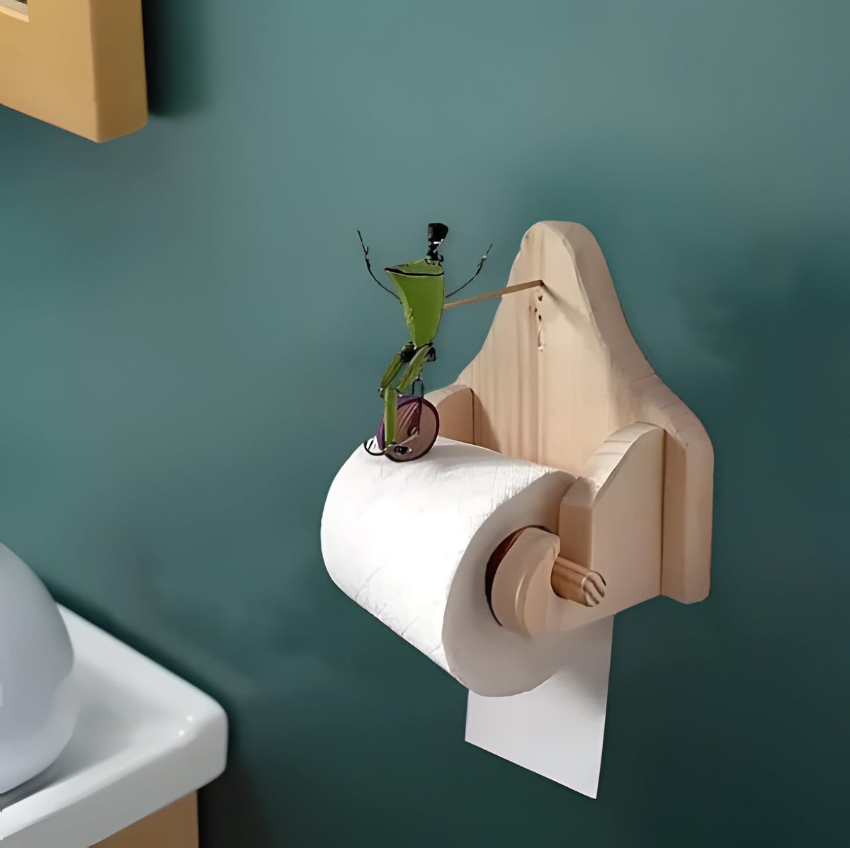 Belro Frog Rider toilet paper holder for outdoor use, featuring a whimsical frog design for garden or patio decor.