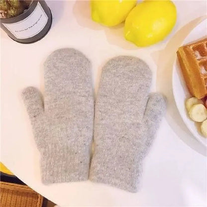 Light grey Belro cashmere knit mittens for women, cozy winter clothing accessory with soft, warm woolen material.
