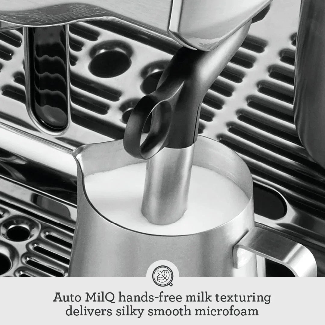 Casavibeo Breville Oracle Touch espresso machine with sleek stainless steel finish, digital display, and built-in grinder for premium coffee.