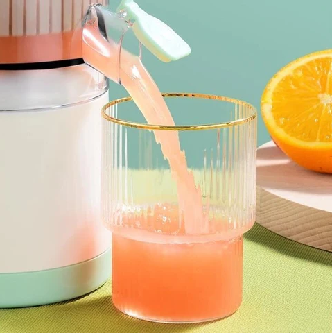 Belro portable wireless electric citrus juicer for fresh orange juice, compact kitchen appliance for easy juice extraction