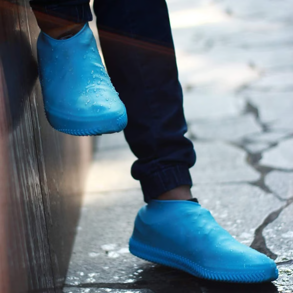 Belro Ultra-Durable Silicovers non-slip shoe covers protecting footwear from dirt and moisture, with anti-slip soles for safety.