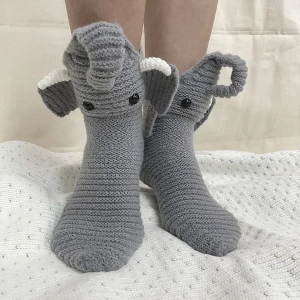 Belro 3D knitted crocodile socks featuring detailed crocodile design in green and black, comfortable and playful clothing accessory.