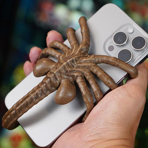 Belro Horrible Facehugger phone holder mounted on a phone, showcasing a unique and creepy alien-inspired design.