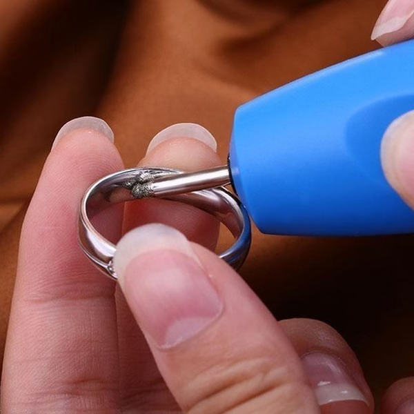 Belro cordless engraving pen shown with ergonomic handle and fine tip for precise engraving on various surfaces.