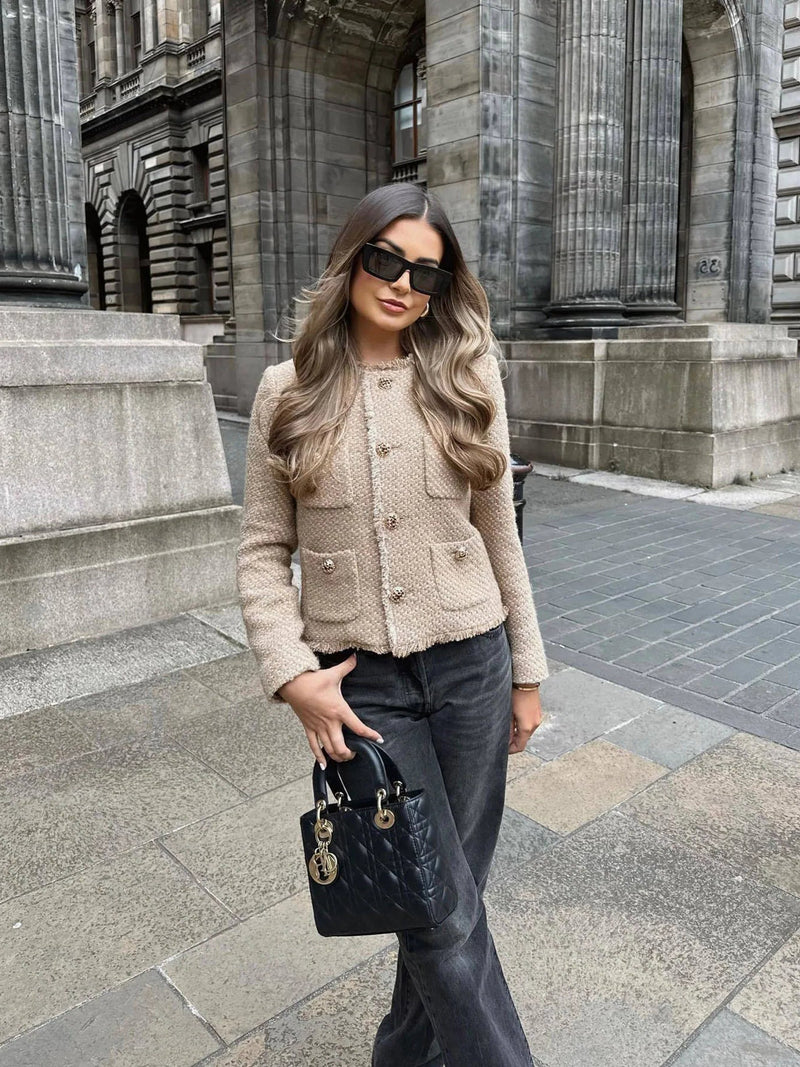 Elegant Belro jacket with a tailored fit, featuring a sleek design and classic collar, perfect for versatile stylish wear.