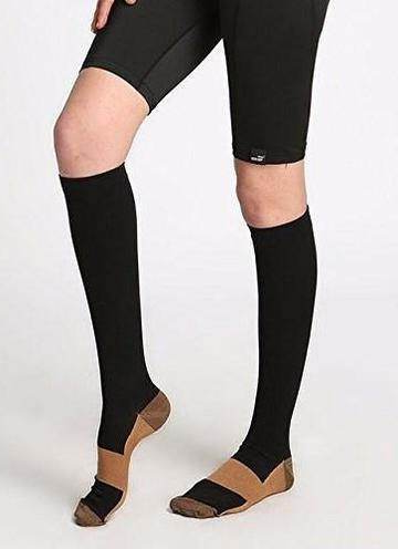 Pair of copper compression socks for women and men by Belro, designed for workout and recovery, shown in black and gray.