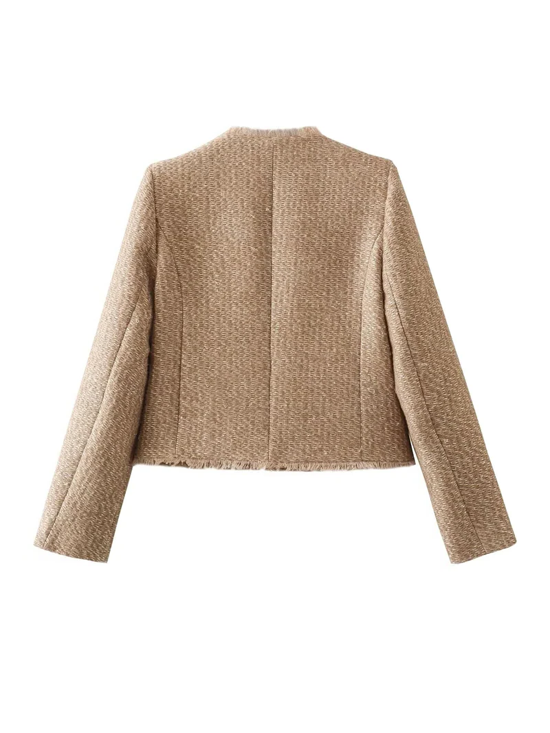 Belro versatile elegant jacket made of smooth fabric, featuring a tailored fit and stylish collar for a sophisticated look.