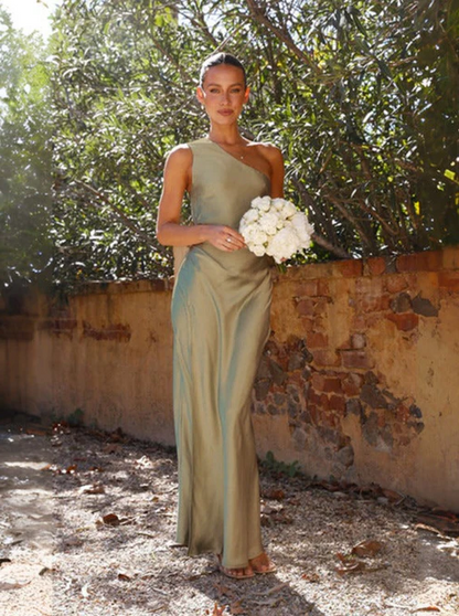 Belro sexy asymmetrical slit dress with a flowing fabric design, featuring a stylish high slit and elegant silhouette.