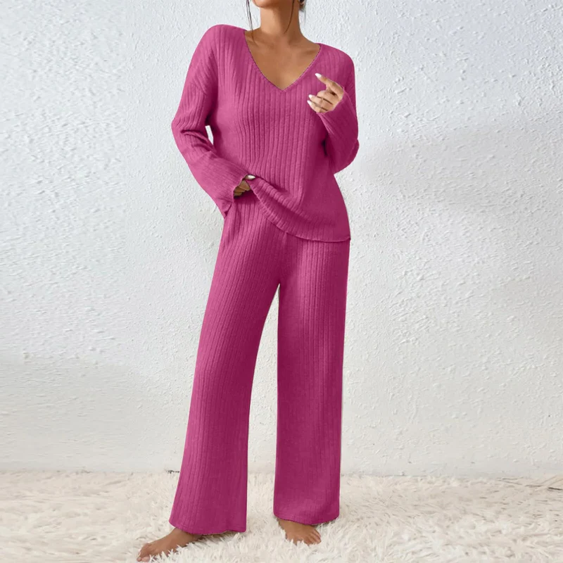 Women's Belro two-piece winter clothing set with a cozy jacket and matching pants, perfect for cold weather.