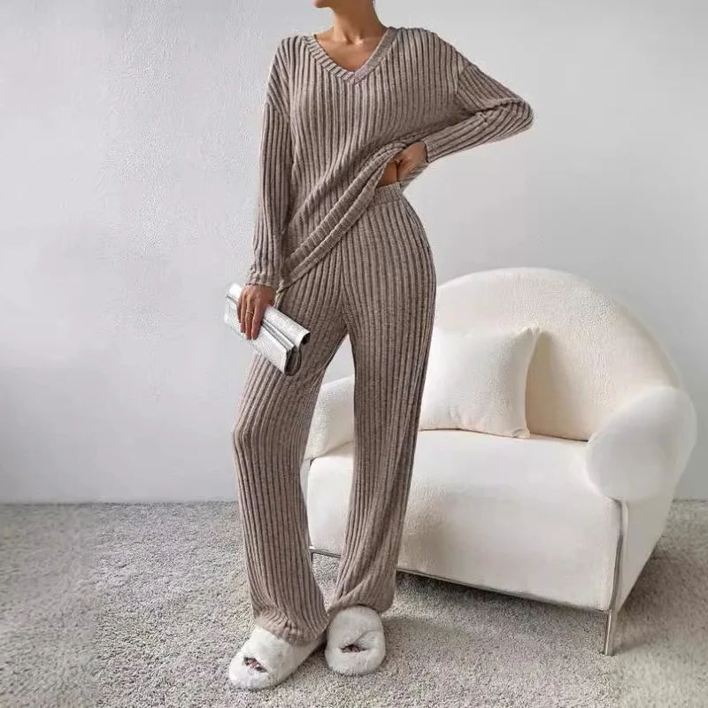 Women's Belro two-piece winter clothing set with cozy jacket and matching pants, ideal for cold weather comfort and style.